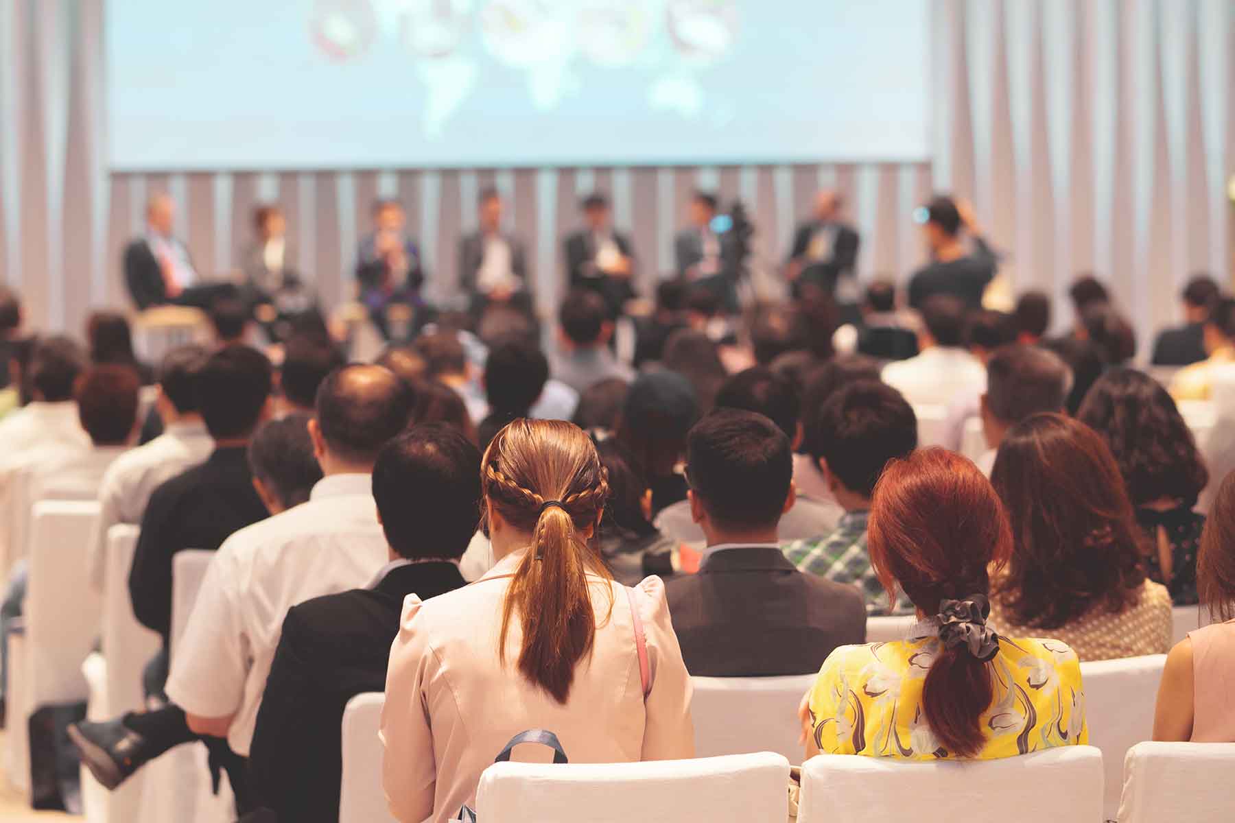 rear-view-of-audience-in-the-conference-hall-or-se-M2TND5M.jpg